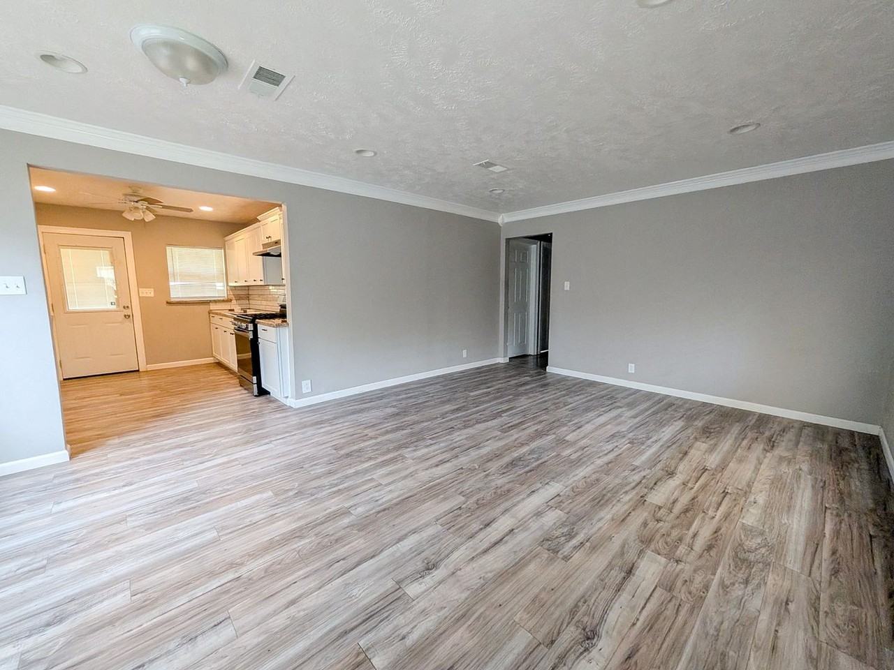 310 Camellia Ave - Photo 2 of 10