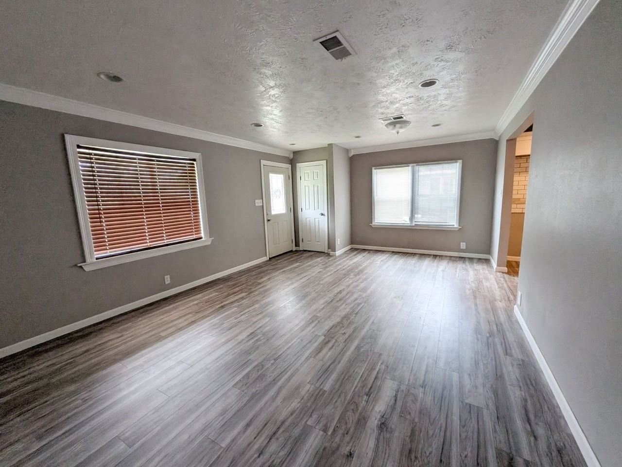 310 Camellia Ave - Photo 3 of 10