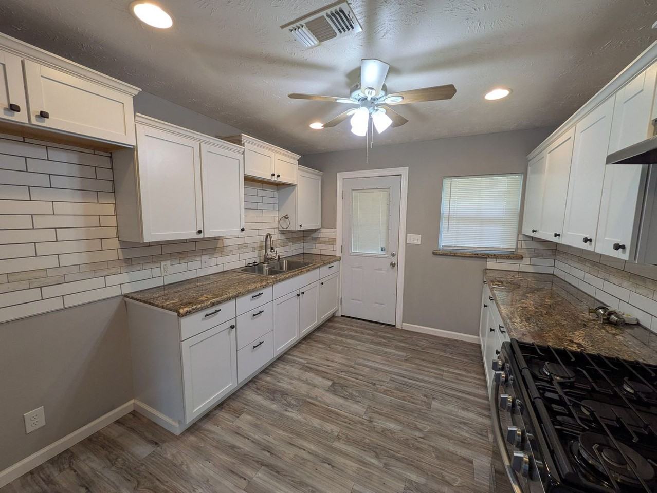 310 Camellia Ave - Photo 4 of 10