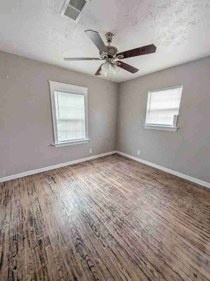 310 Camellia Ave - Photo 6 of 10