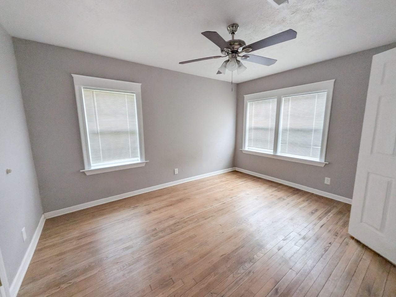 310 Camellia Ave - Photo 7 of 12