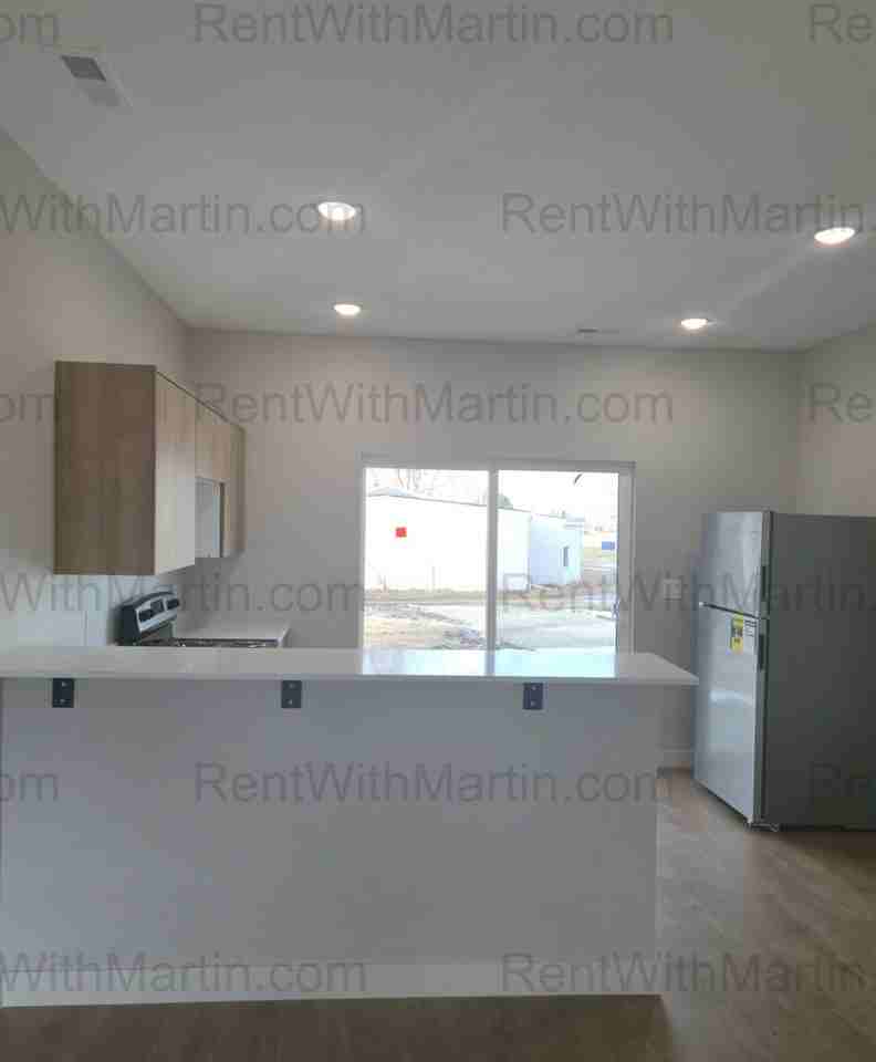 136 Janney Ave - Photo 3 of 18