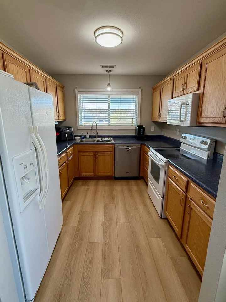 318 16th Street Cir - Photo 7 of 16