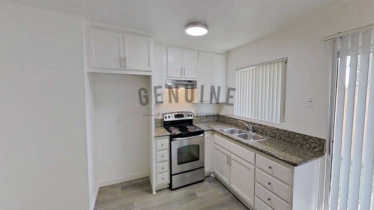 3523 W Savanna St - Photo 4 of 29