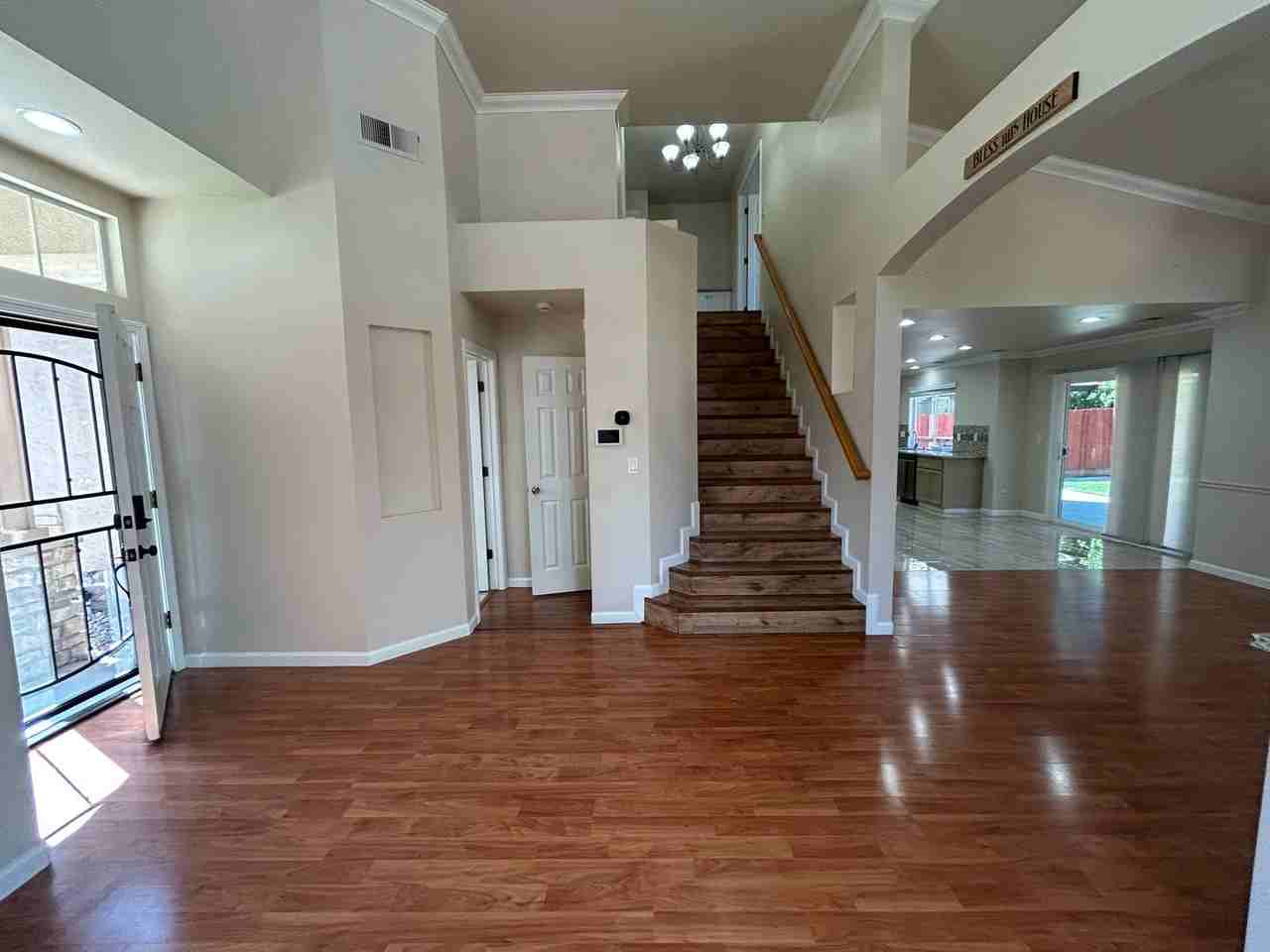 985 Rosenthal Dr - Photo 2 of 15