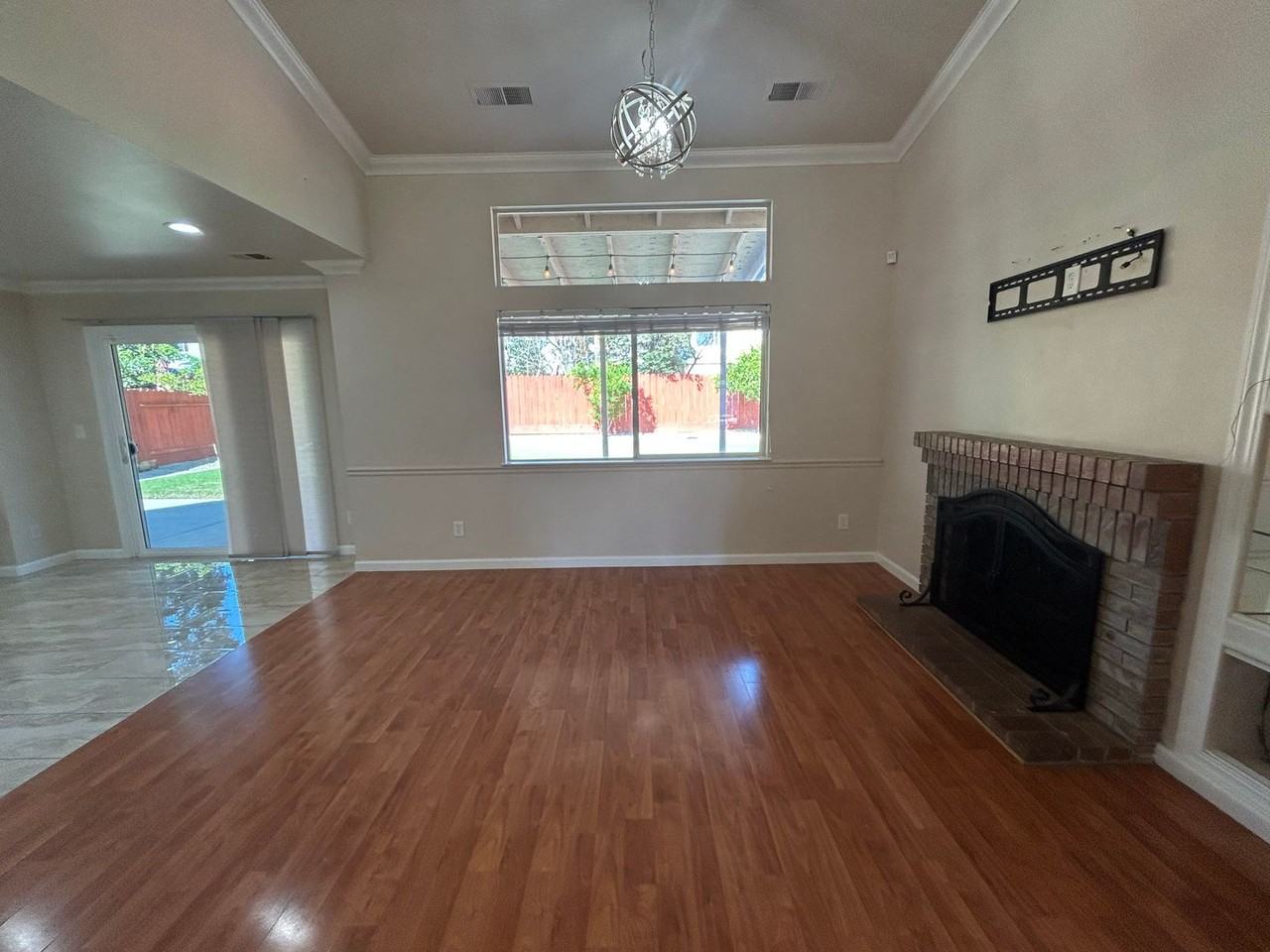 985 Rosenthal Dr - Photo 4 of 15