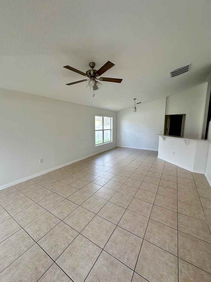 510 Blackbird Ln - Photo 3 of 14