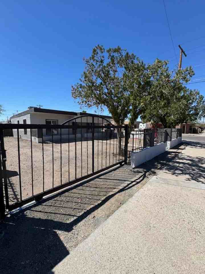 202 E 32nd St - Photo 2 of 17