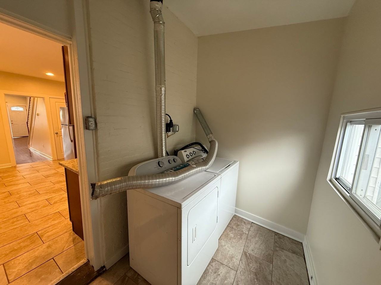 1249 W College Ave - Photo 4 of 14