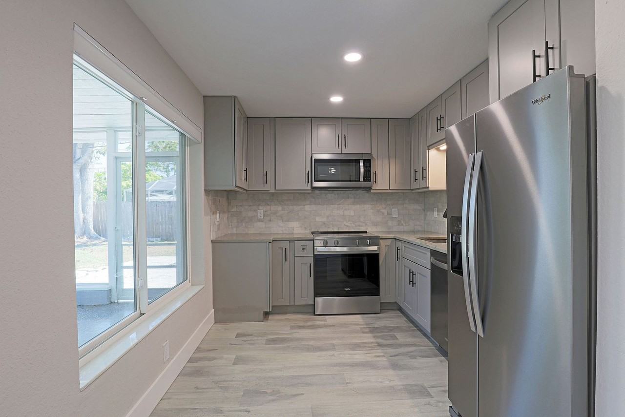 2443 Harvard Ave - Photo 7 of 28