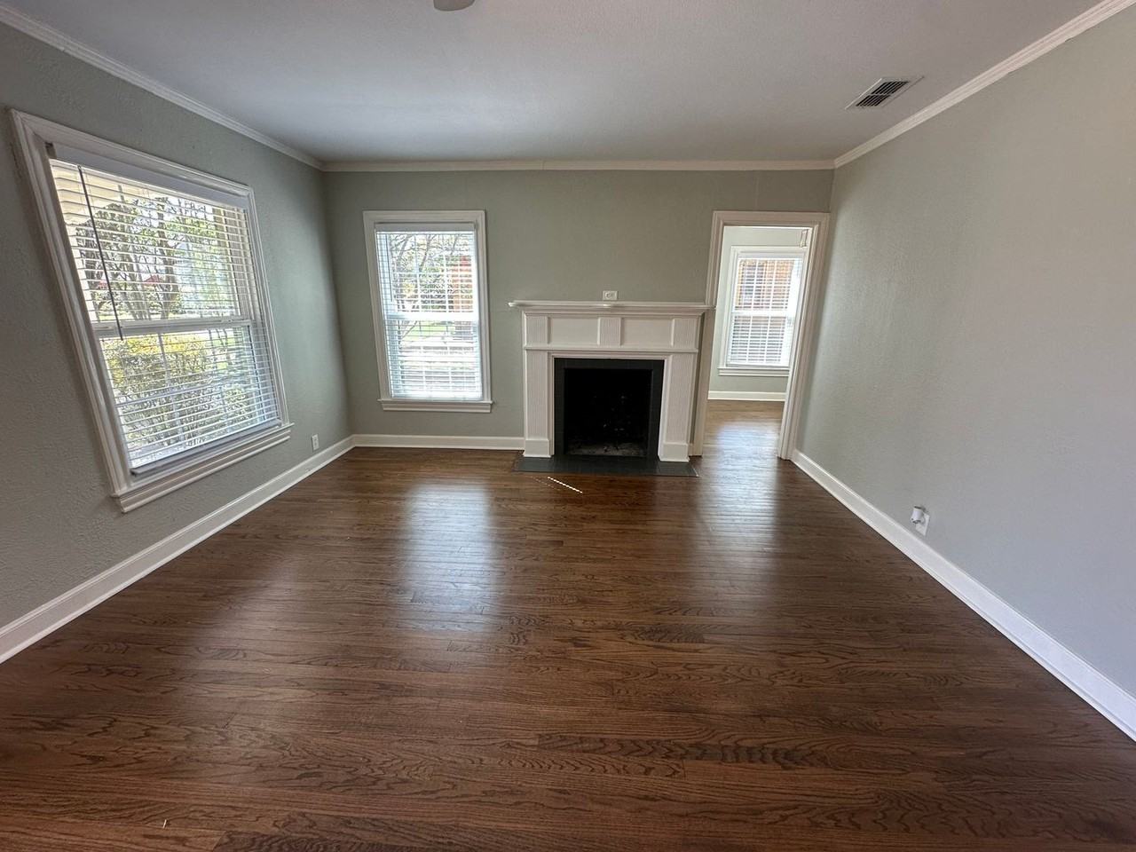 514 E Charnwood St - Photo 3 of 33