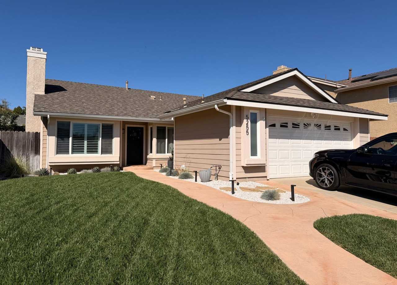 5255 Goldenridge Ct - Photo 2 of 29