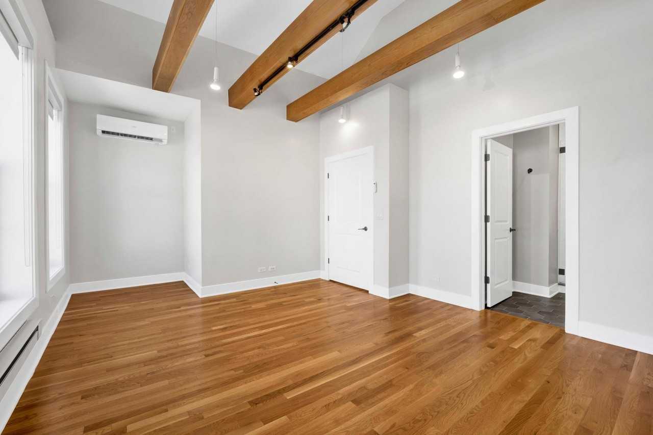 1735 W Cullerton St - Photo 2 of 17