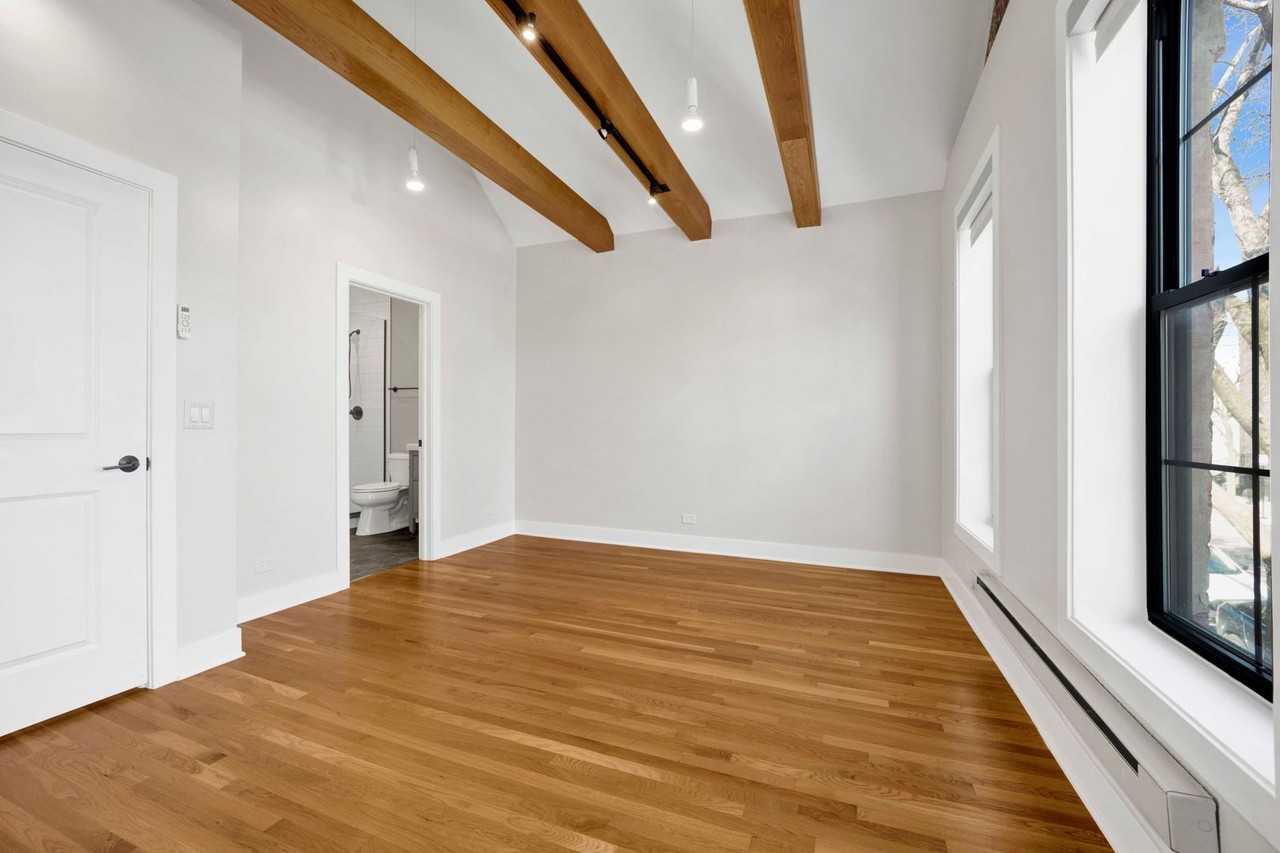 1735 W Cullerton St - Photo 3 of 17