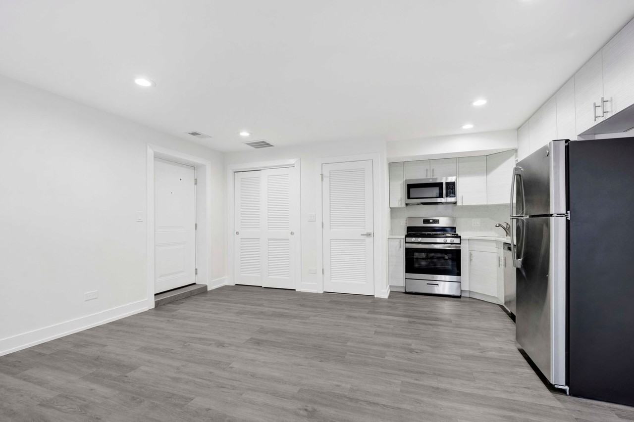 3648 3648 S Paulina CH1 - Photo 2 of 14