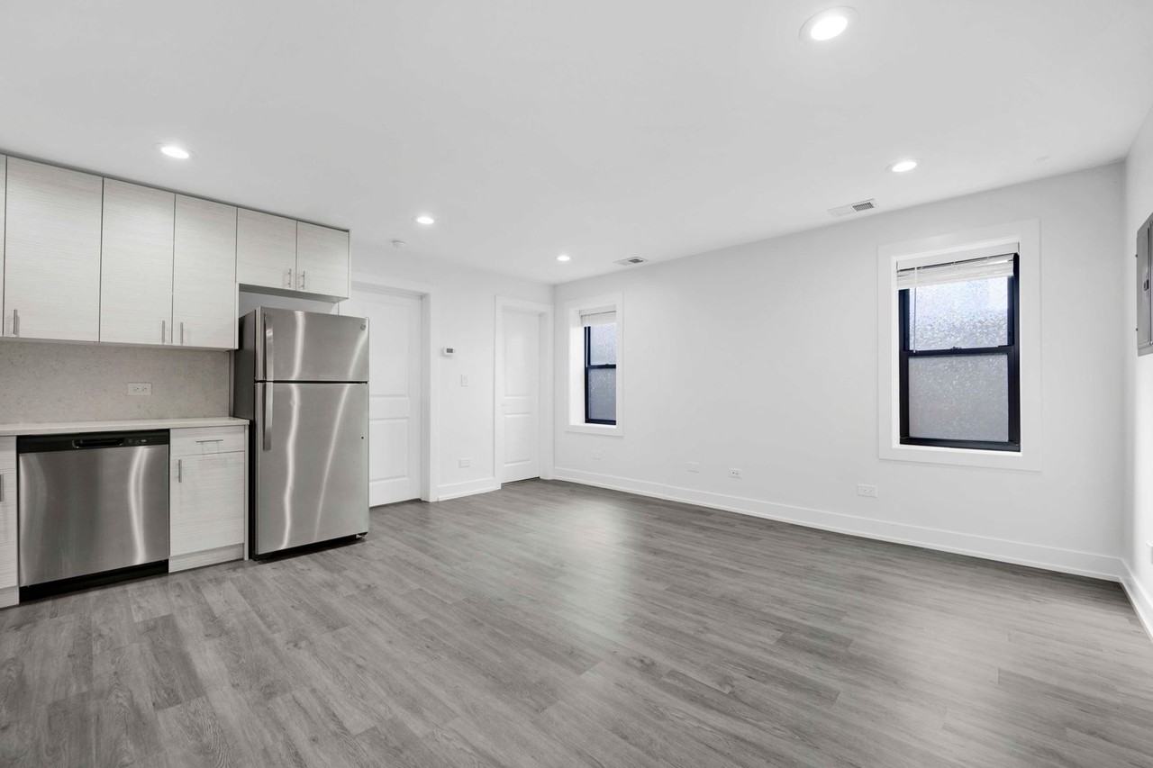 3648 3648 S Paulina CH1 - Photo 3 of 14