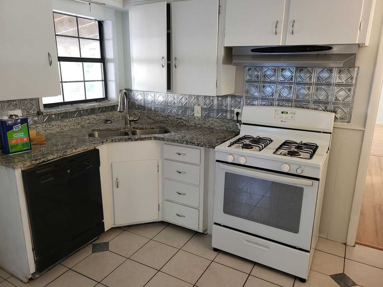 614 Highland Ave - Photo 5 of 24