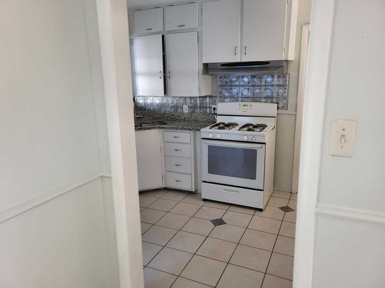 614 Highland Ave - Photo 6 of 24