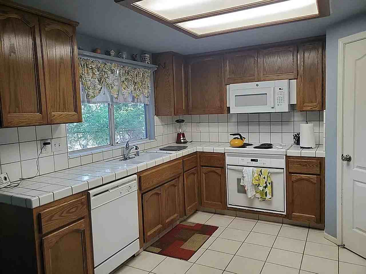 Hangtree Ln - Photo 3 of 8