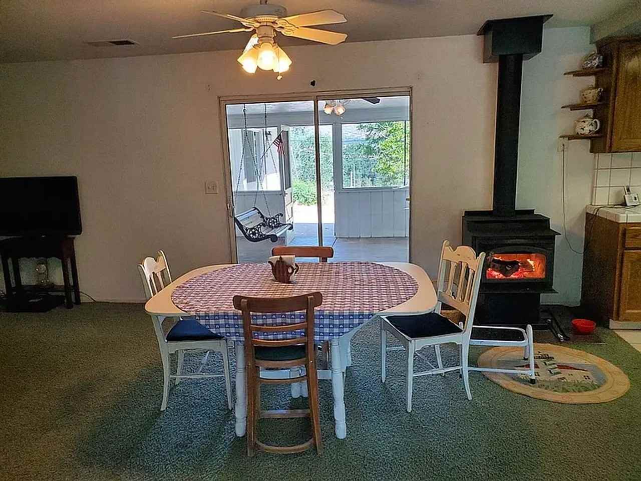 Hangtree Ln - Photo 4 of 8