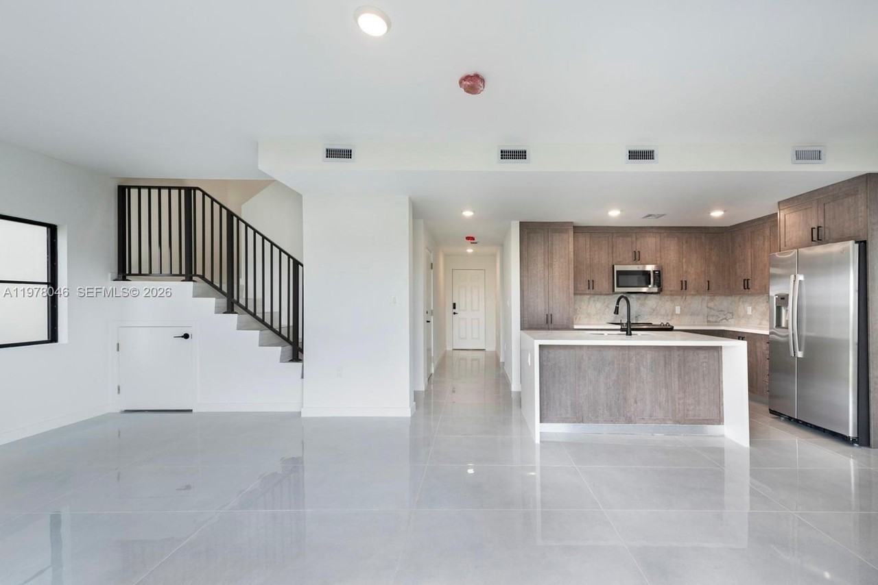 1344 Nw 2nd Ter - Photo 3 of 19