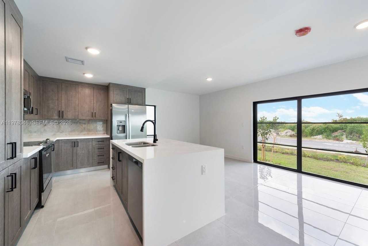 1344 Nw 2nd Ter - Photo 5 of 19