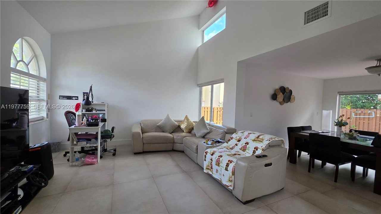 15856 Sw 112th Ter - Photo 4 of 17