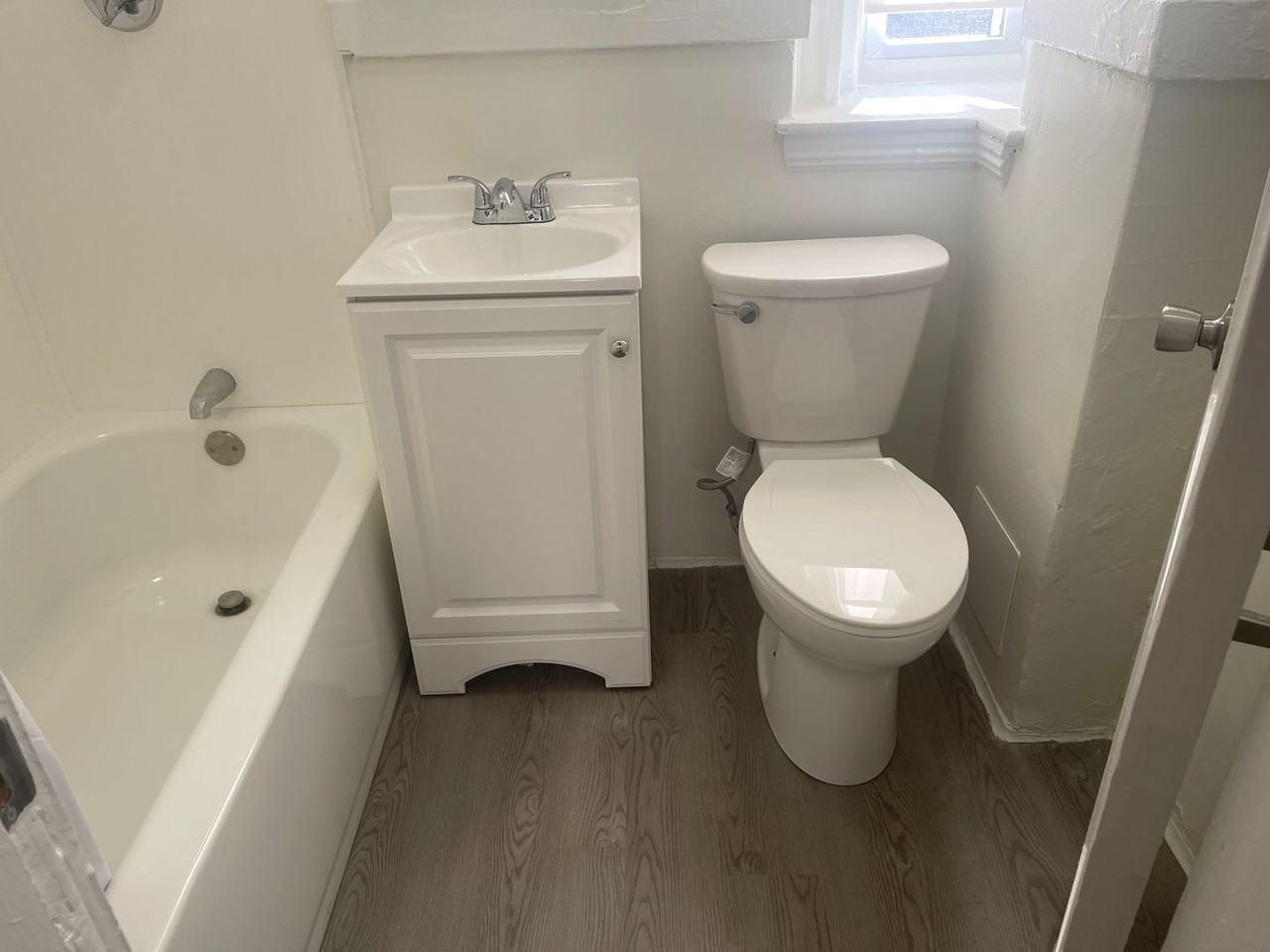 215 Kelton St - Photo 5 of 8