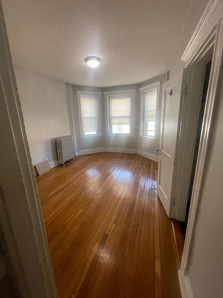 153 Kelton St - Photo 5 of 5