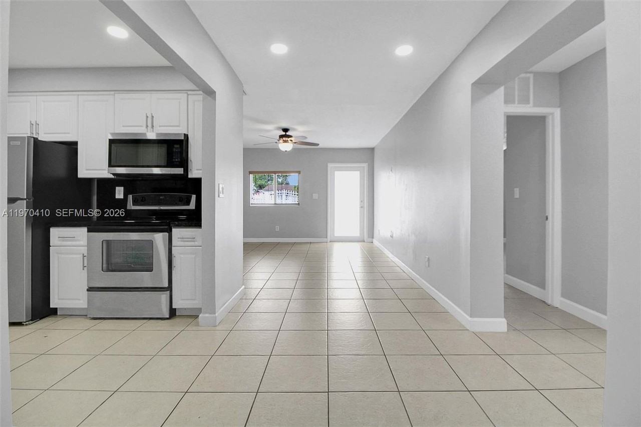 11740 Sw 182nd Ter - Photo 3 of 19