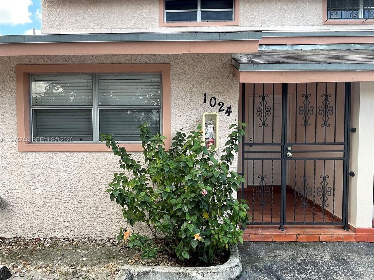 1024 W 79th St - Photo 7 of 15