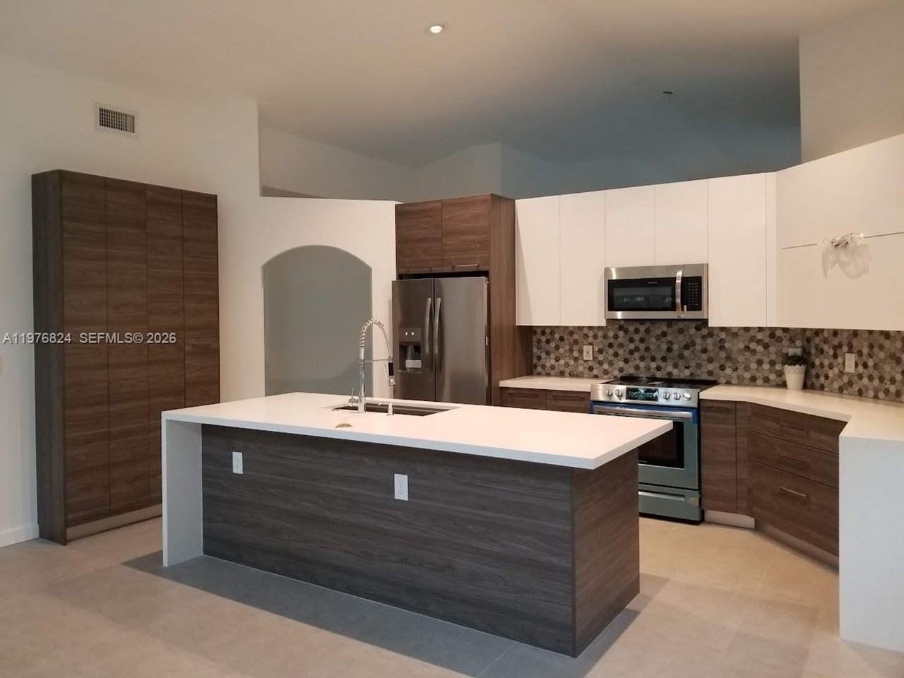 10889 Nw 58th Ter - Photo 2 of 19