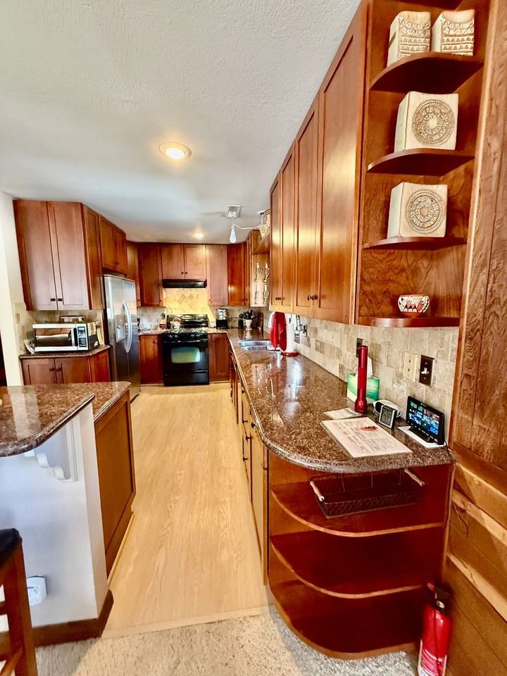 406 Monterey Pl - Photo 5 of 20