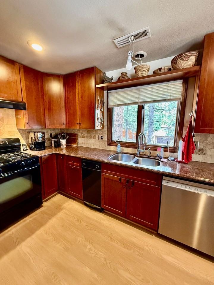 406 Monterey Pl - Photo 7 of 20