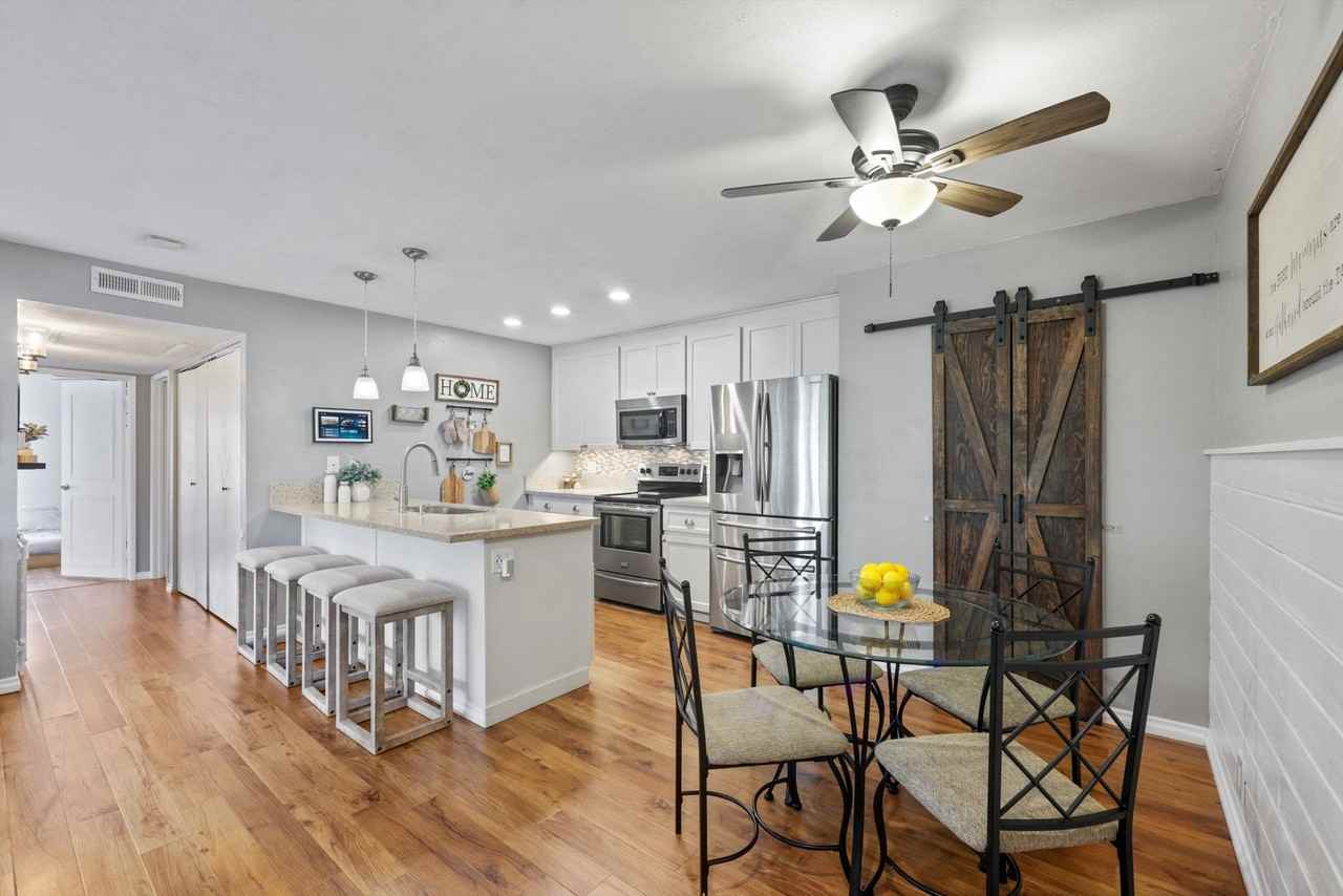 21913 Rimhurst Dr - Photo 7 of 28