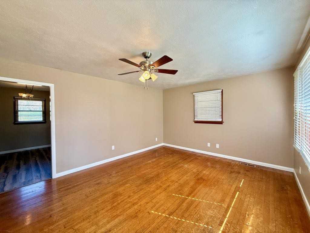 180 Decatur St - Photo 4 of 19