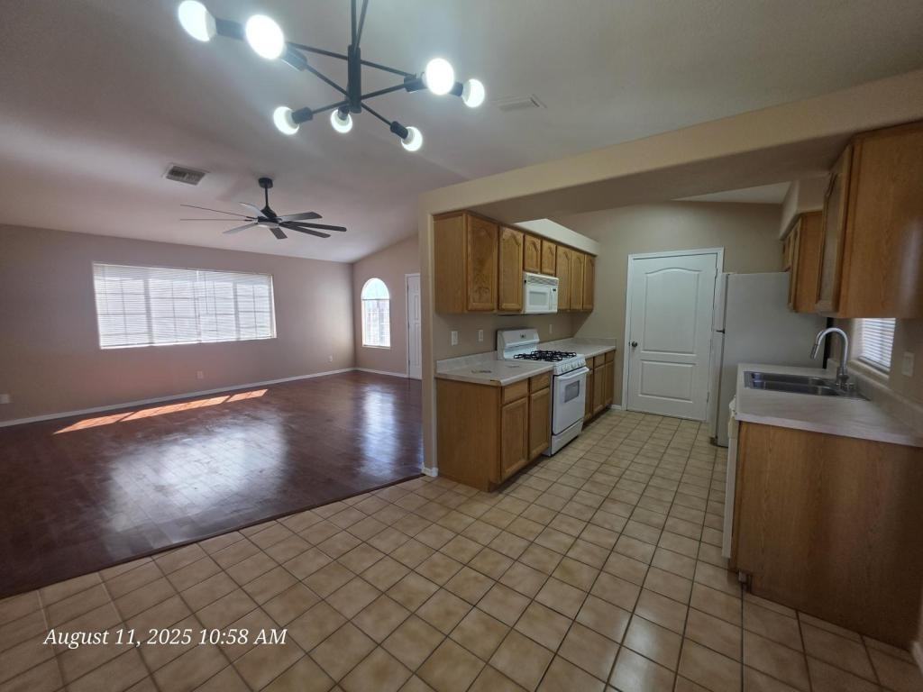 1801 Chicago Ave - Photo 4 of 11