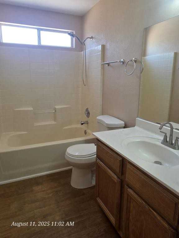 1801 Chicago Ave - Photo 5 of 11