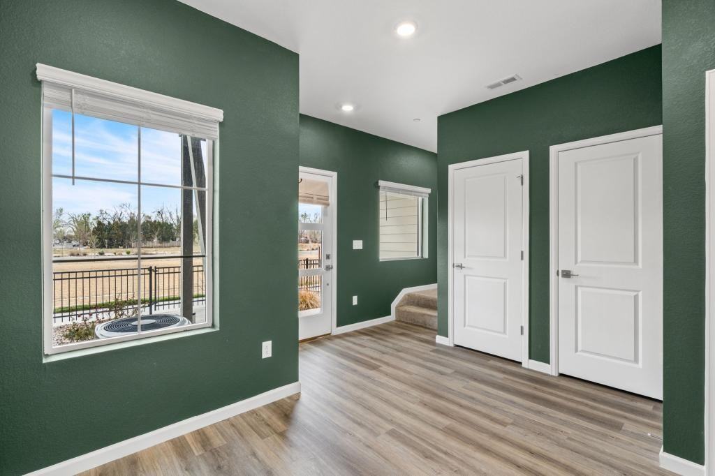 1009 Birdwhistle Ln - Photo 2 of 15