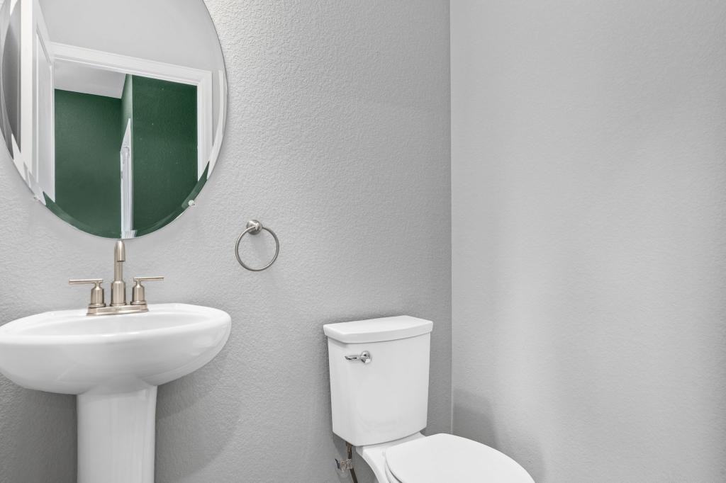 1009 Birdwhistle Ln - Photo 3 of 15