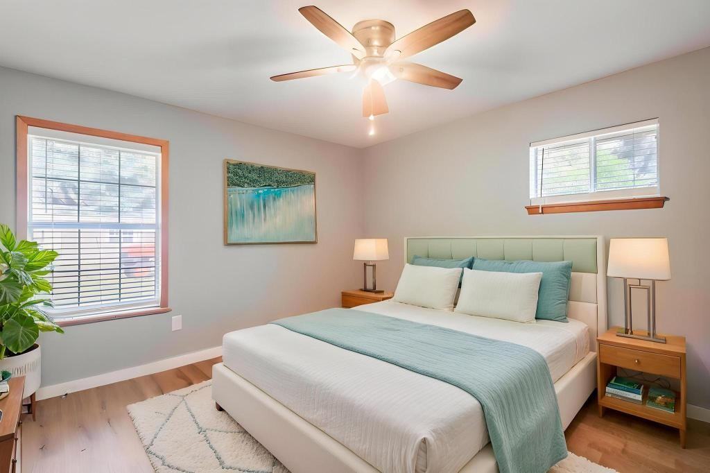 911 Brown St - Photo 6 of 11