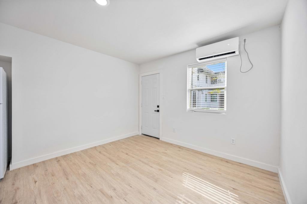 6811 Del Rio St ##2 - Photo 4 of 19
