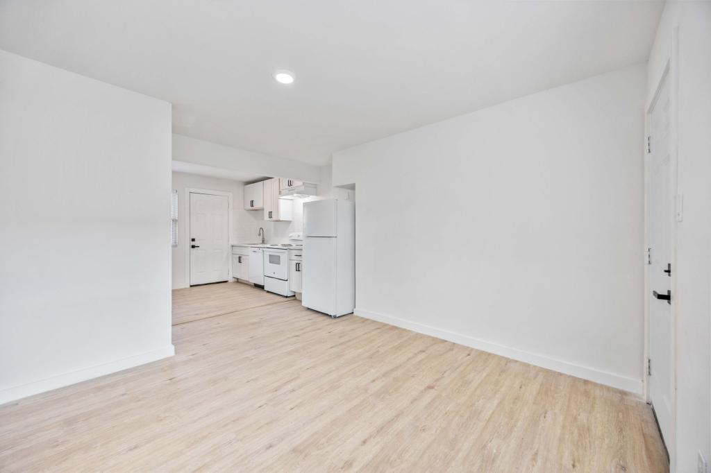 6811 Del Rio St ##2 - Photo 5 of 19