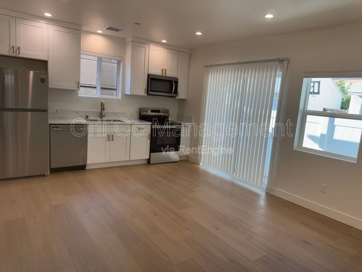 19229 Friar St - Photo 2 of 10