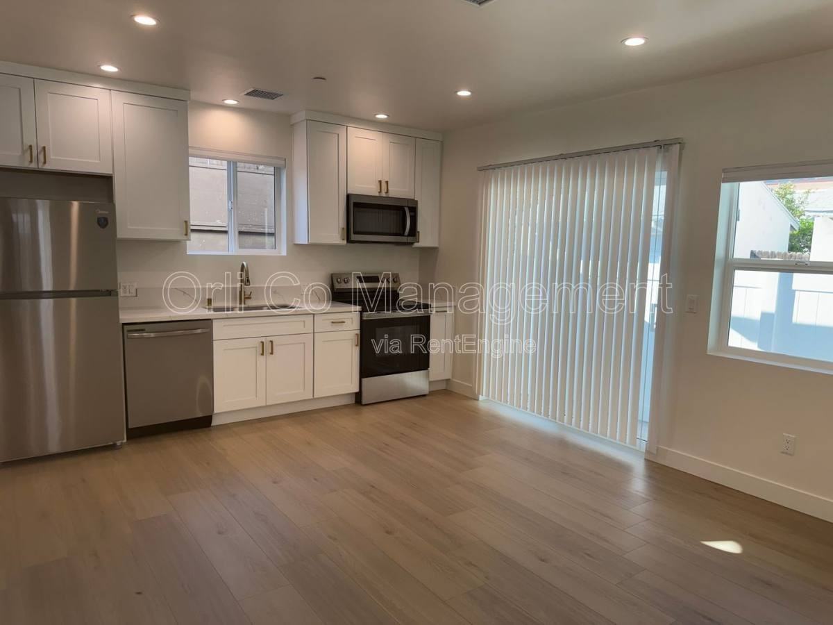 19229 Friar St - Photo 3 of 10