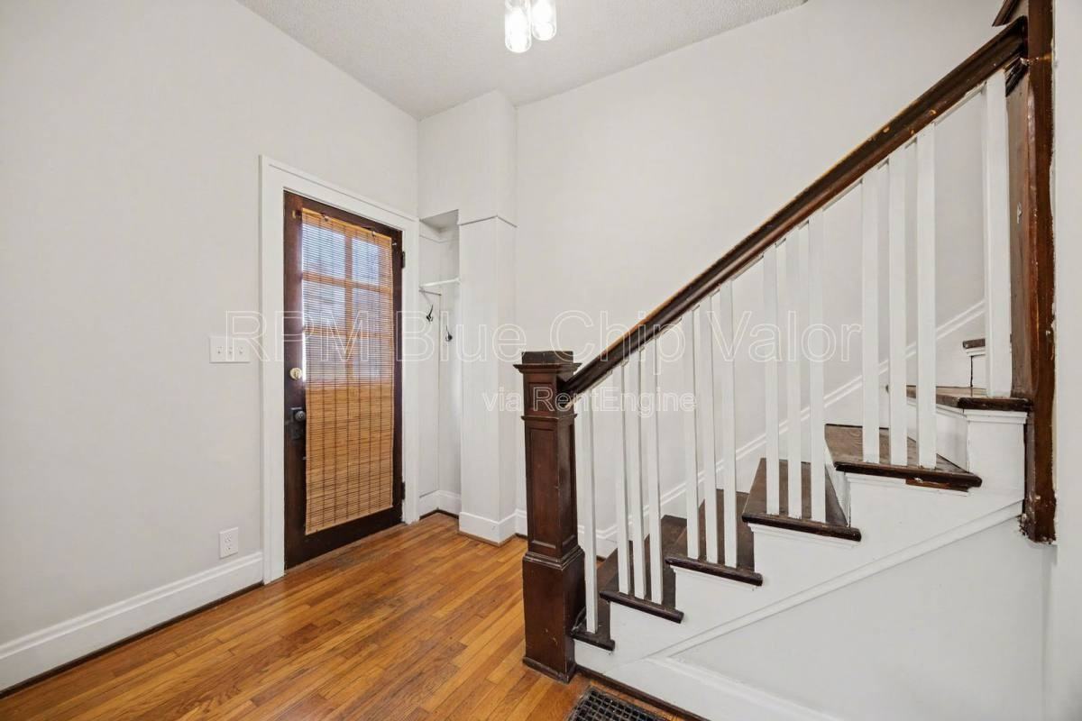 2218 Salvador St - Photo 3 of 10