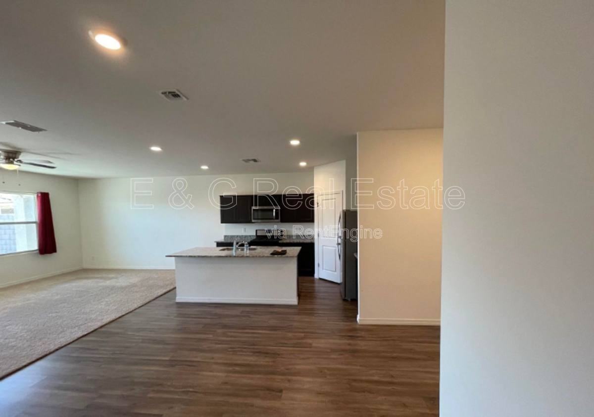 19577 W Palo Verde Dr - Photo 2 of 10