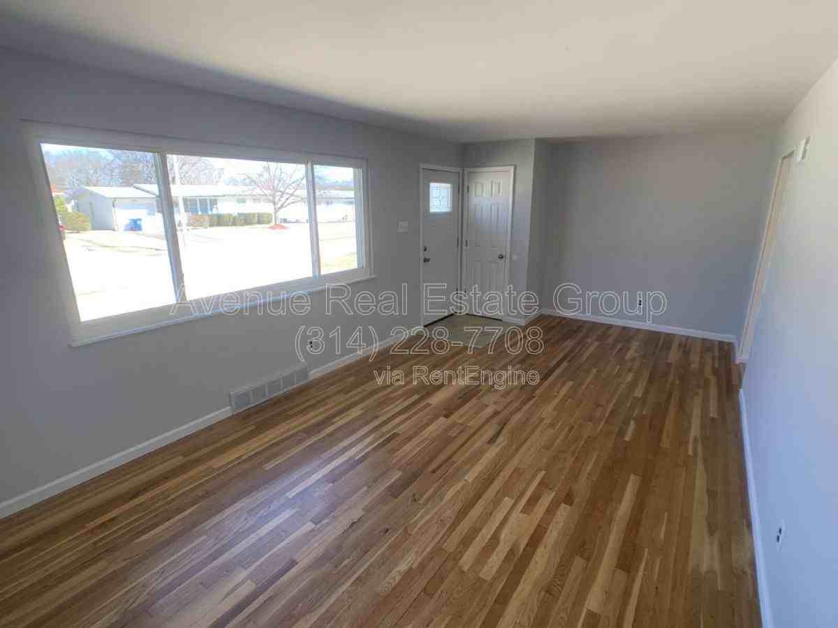 858 Hazelvalley Dr - Photo 2 of 10