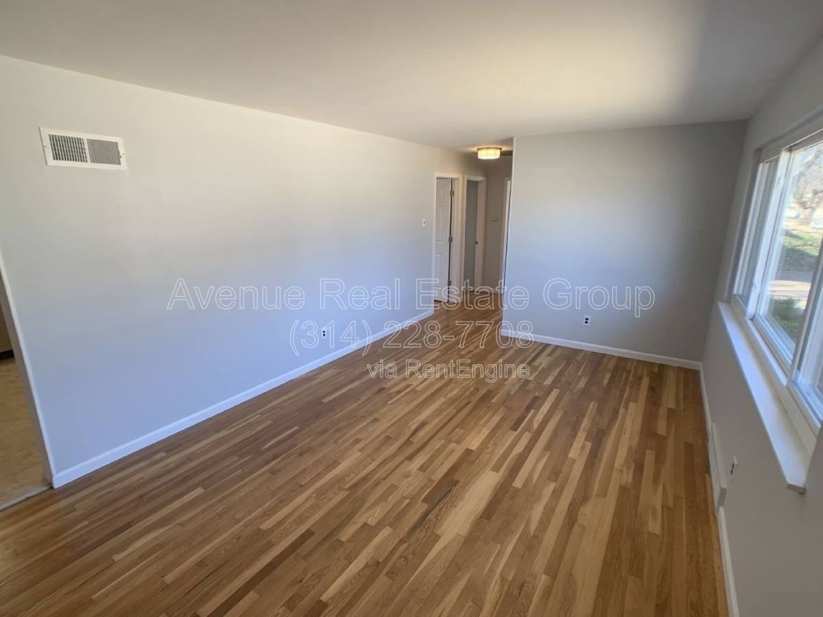 858 Hazelvalley Dr - Photo 3 of 10