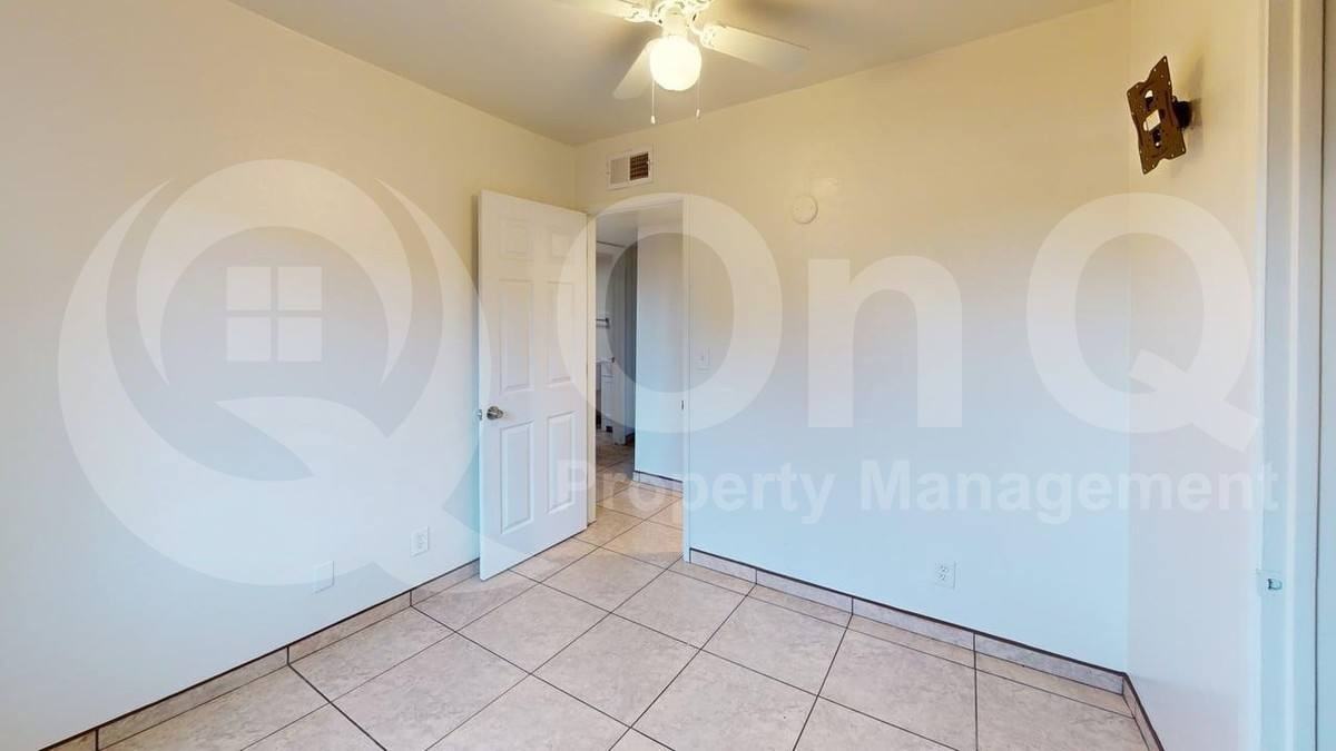 1132 W Knox Pl - Photo 2 of 10